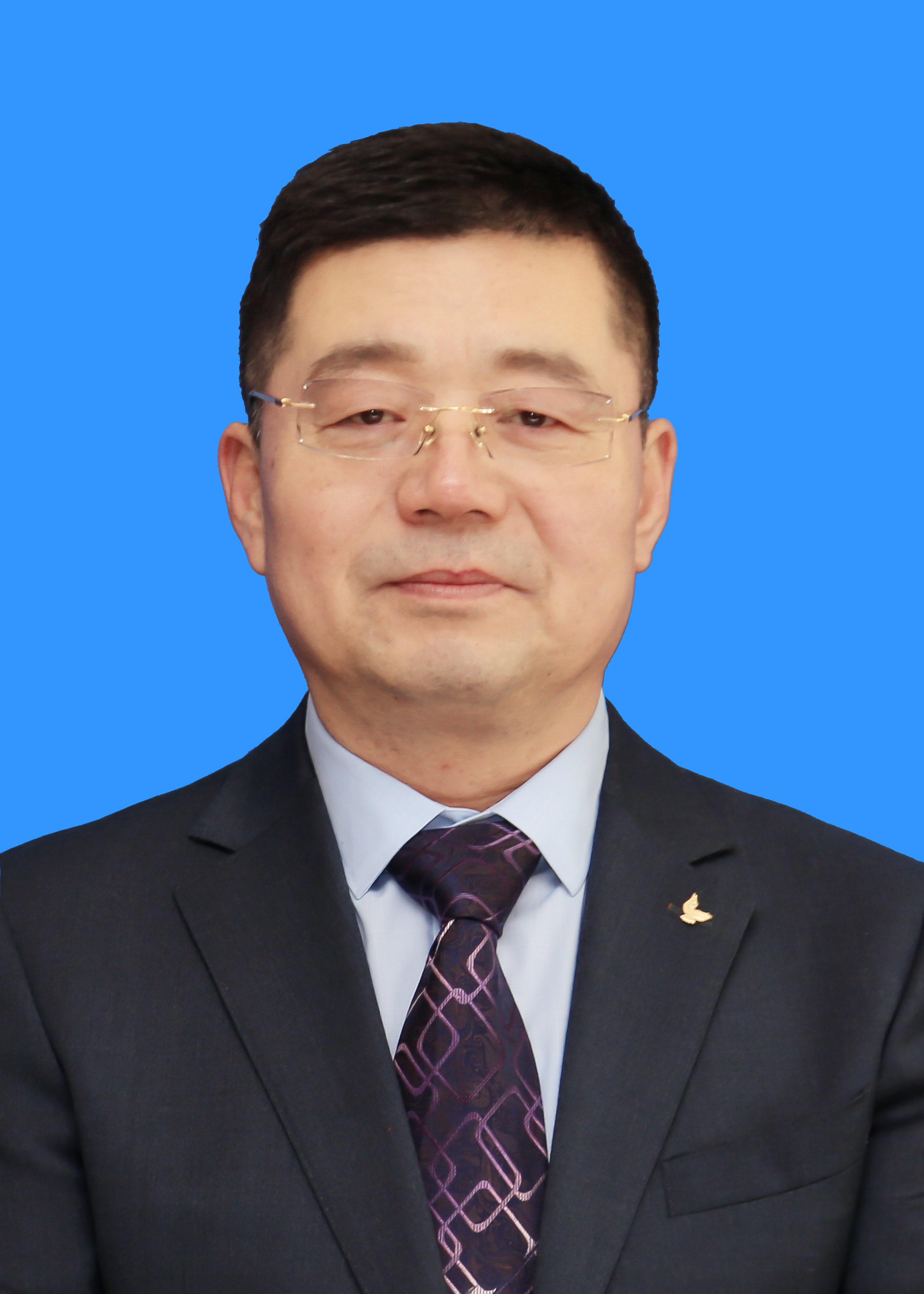 楊曉東  集團(tuán)董事、千峰水泥集團(tuán)董事長(zhǎng)